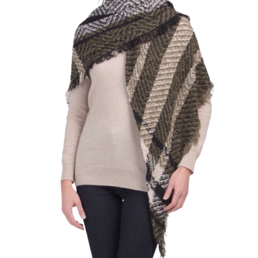 Capelli New York “Brushed Boucle” Triangle Scarf (NWT) (Size: OSFM)